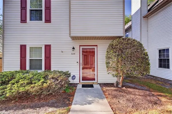 828 Gas Light Lane, Virginia Beach, VA 23462