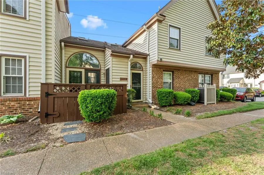 948 Saint Andrews Reach #B, Chesapeake, VA 23320 - #2