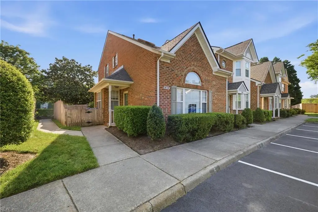 834 W Lake Circle, Chesapeake, VA 23322 - #1