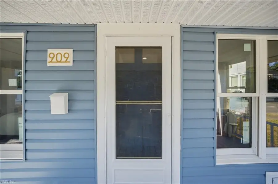 909 W 27th Street, Norfolk, VA 23517 - #3