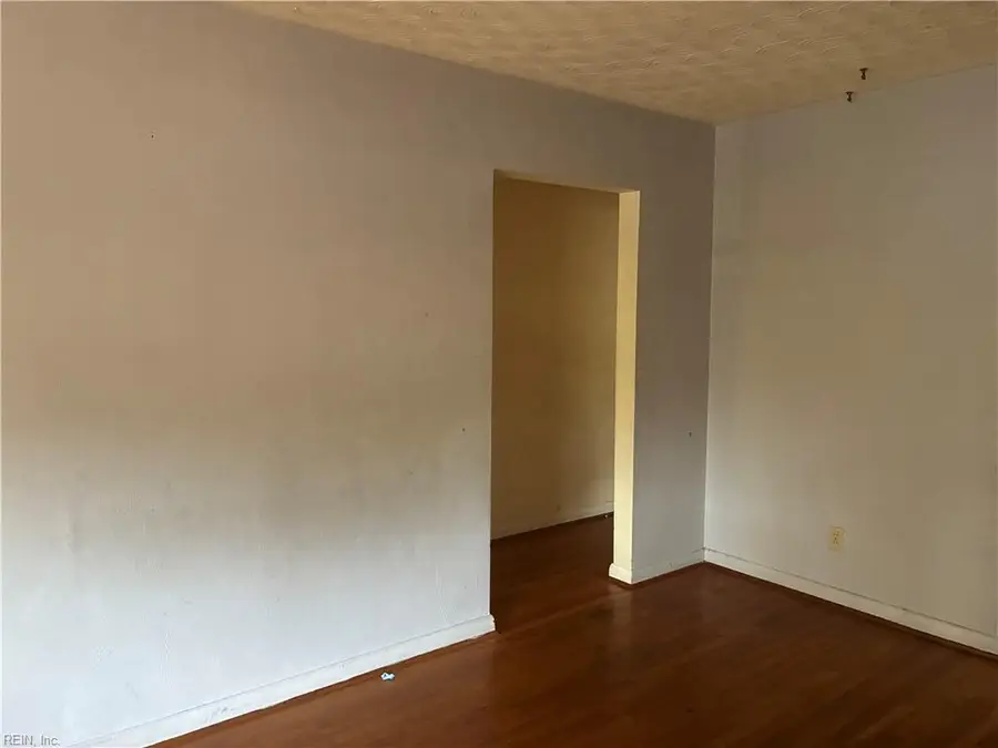 608 Edinburg Avenue, Chesapeake, VA 23324 - #3