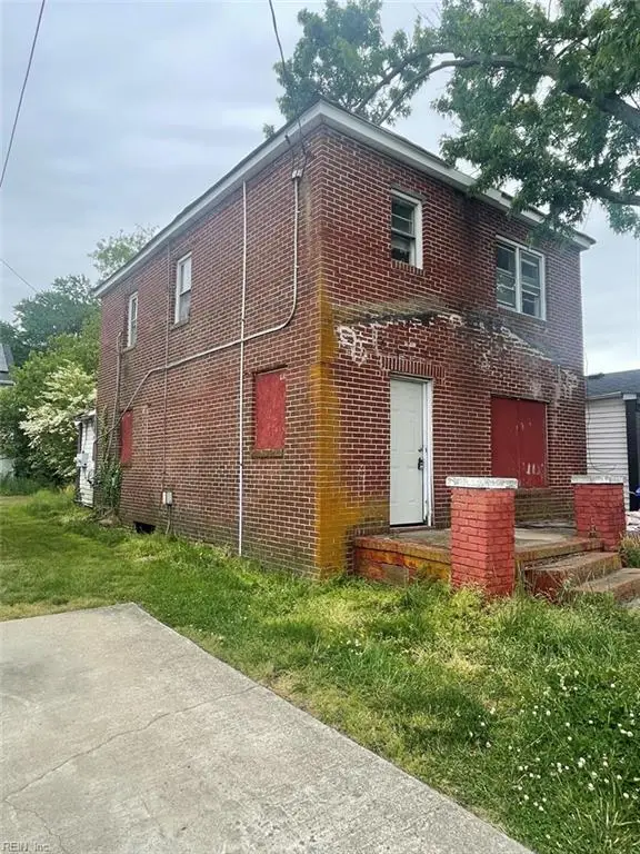 4310 Roanoke Avenue, Newport News, VA 23607