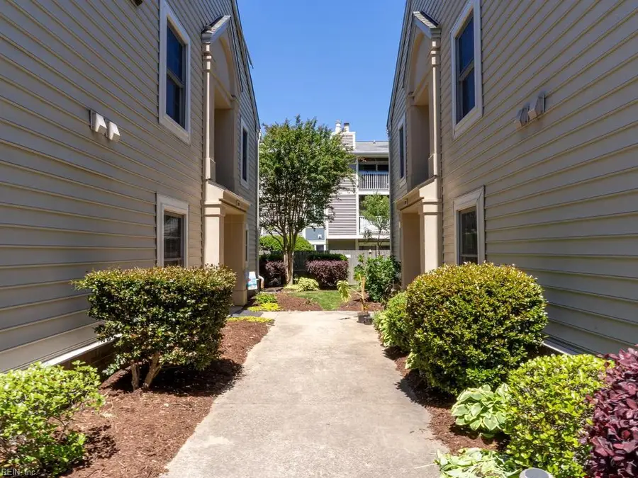 1067 Hanson Way, Virginia Beach, VA 23454 - #2