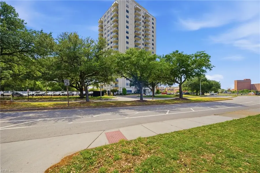 1 Crawford Parkway #1206, Portsmouth, VA 23704 - #3