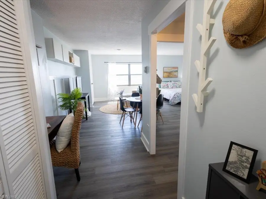 1 Crawford Parkway #1805, Portsmouth, VA 23704 - #3