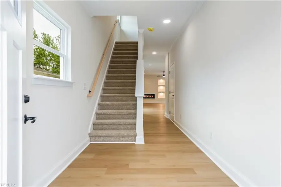1122 E Pembroke Avenue, Hampton, VA 23669 - #2