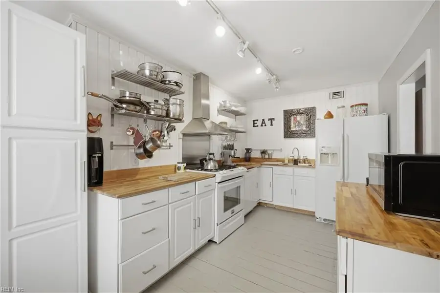 422 Crawford Street, Portsmouth, VA 23704 - #2