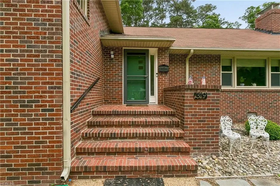 319 Mistletoe Drive, Newport News, VA 23606 - #3