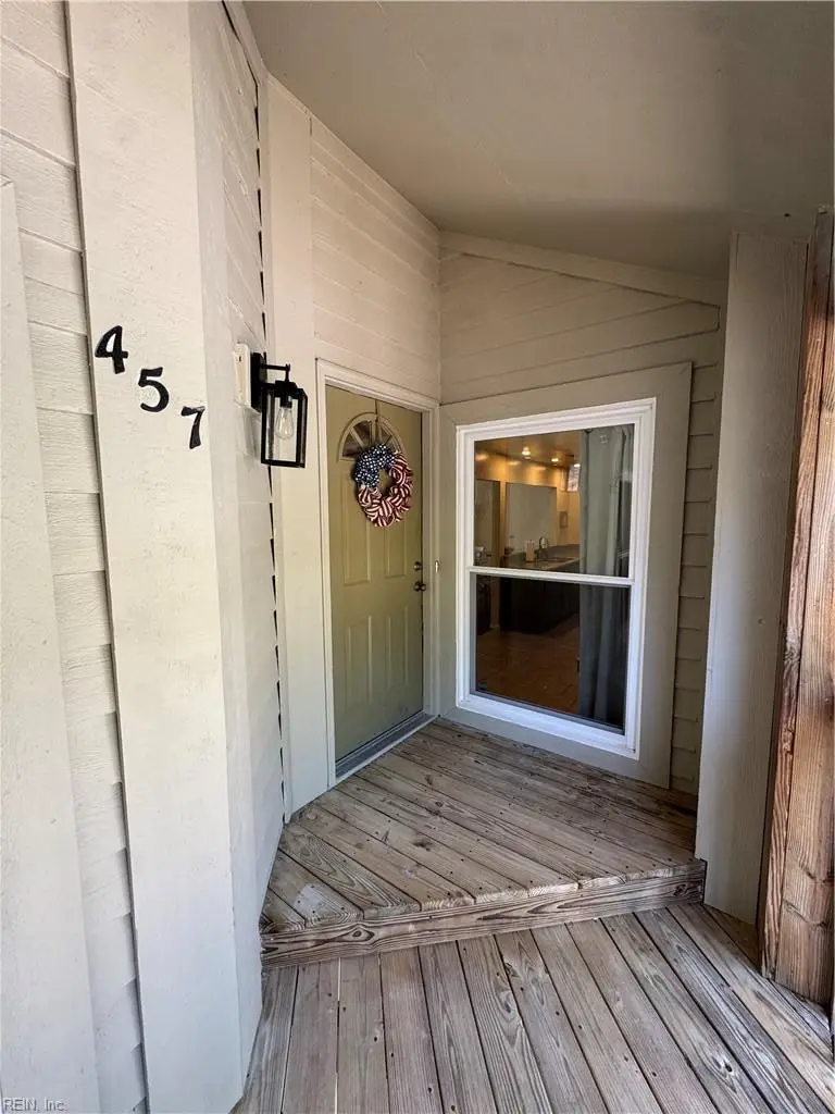 457 E Lake Circle, Chesapeake, VA 23322 - #1