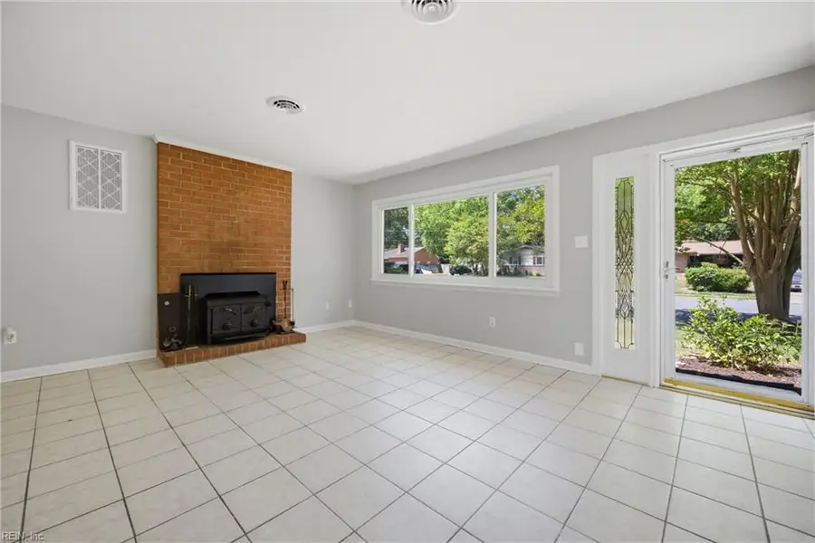 858 Catalina Drive, Newport News, VA 23608 - #3