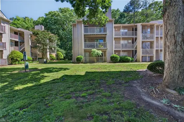 560 Candle Lane #104, Newport News, VA 23608