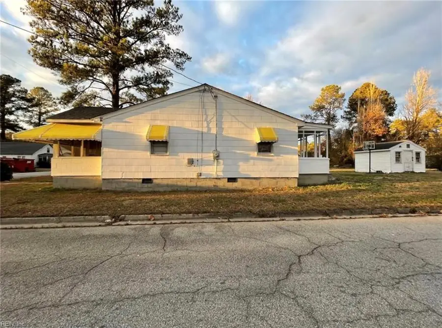 415 Hogart Street, Franklin, VA 23851 - #2