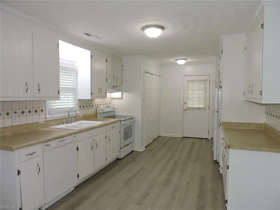 6972 Linda Circle, Hayes, VA 23072 - #2