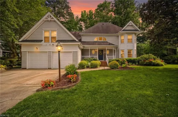 813 Loch Island Drive, Chesapeake, VA 23320