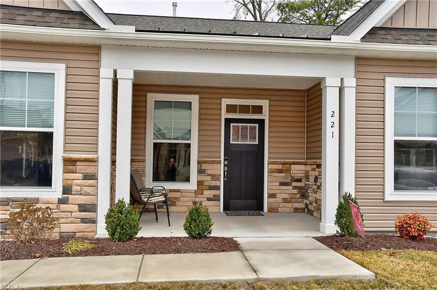 221 Richmond Avenue, Smithfield, VA 23430 - #3