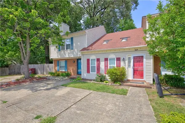 829 Huntly Court, Chesapeake, VA 23320