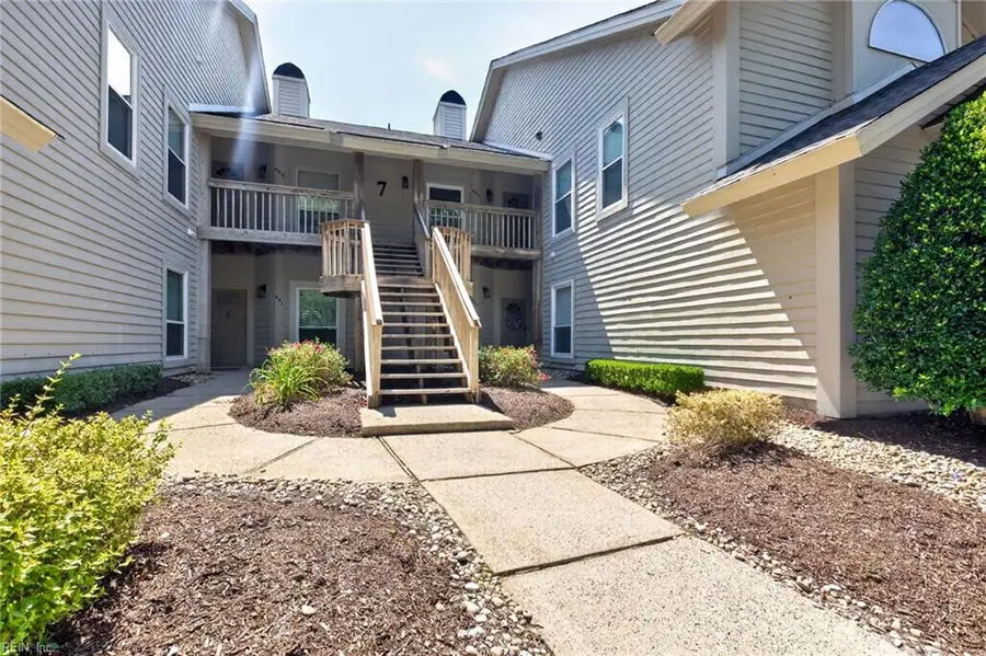 457 E Lake Circle, Chesapeake, VA 23322 - #3