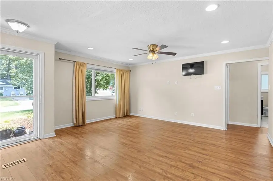 300 Garrison Place, Virginia Beach, VA 23452 - #2