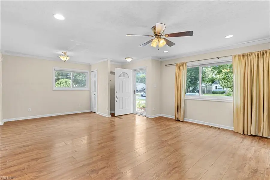300 Garrison Place, Virginia Beach, VA 23452 - #3