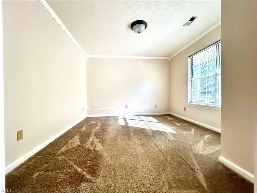 604 Aylesbury Drive, Newport News, VA 23608 - #3