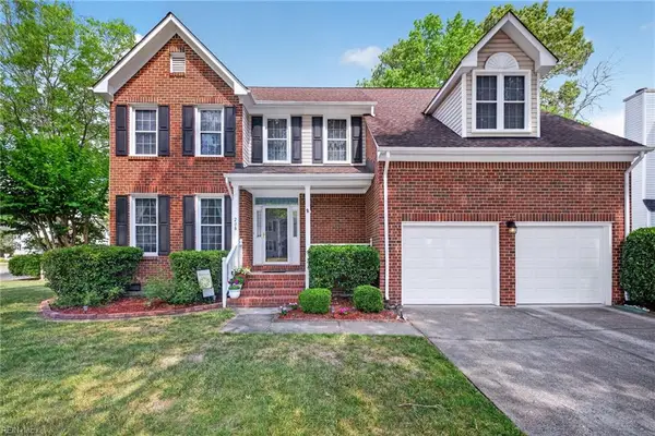 208 Robinhood Road, Chesapeake, VA 23322