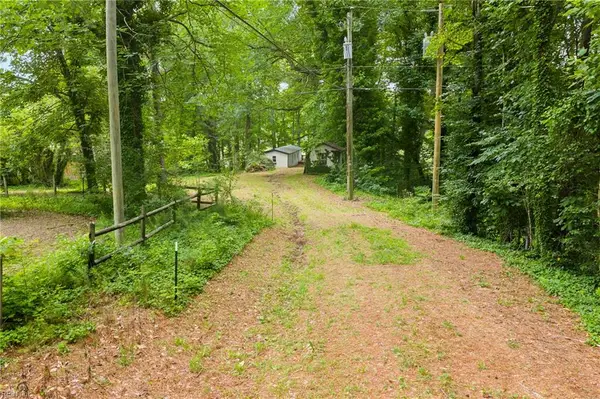 3938 Paradise Point Road, Hayes, VA 23072