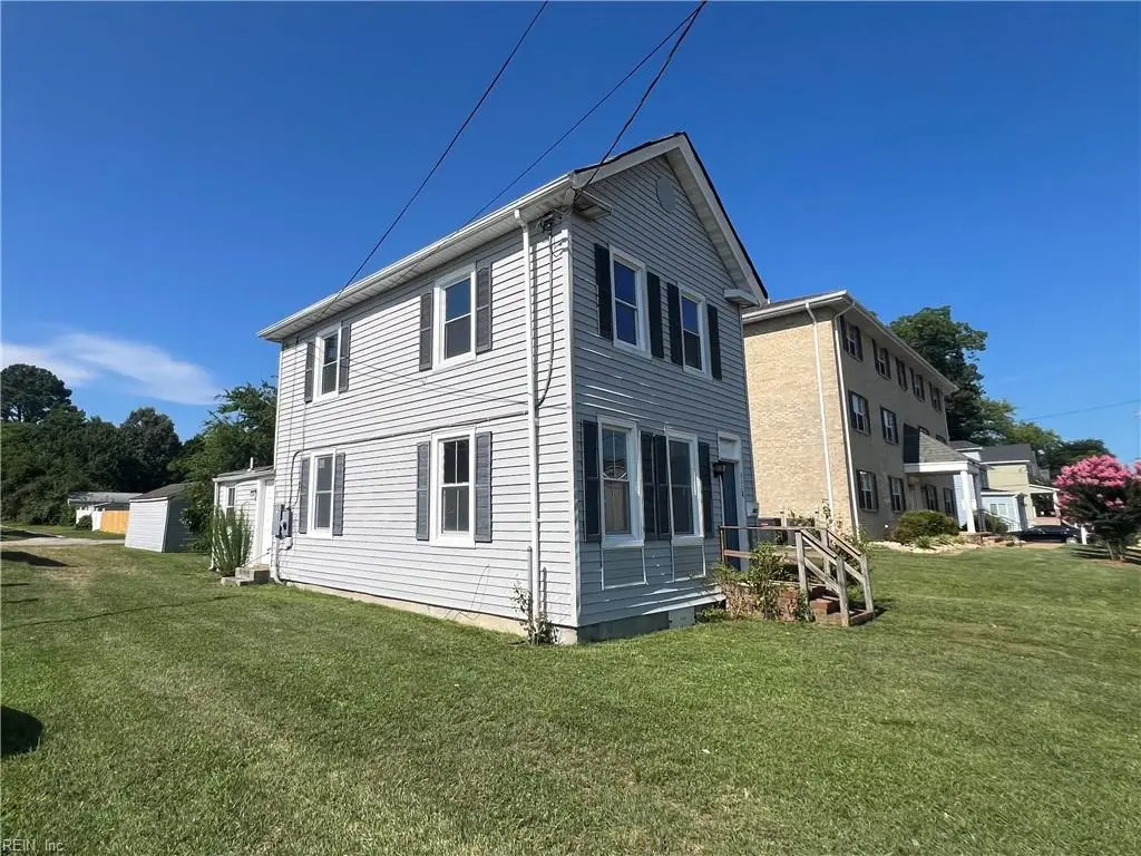 607 E Pembroke Avenue, Hampton, VA 23669 - #1