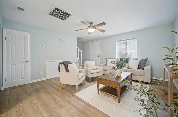1056 Still Harbor Circle, Chesapeake, VA 23320