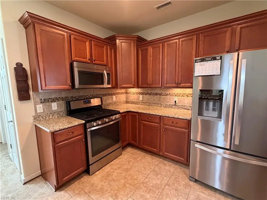526 Strathmore Lane, Chesapeake, VA 23322 - #2