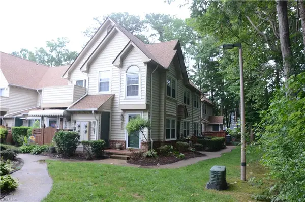 401 Bracknell Arch. Arch #F, Chesapeake, VA 23320