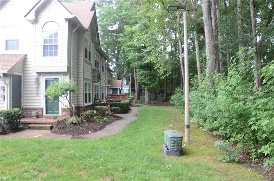 401 Bracknell Arch. Arch #F, Chesapeake, VA 23320 - #2
