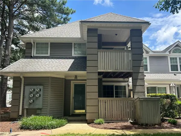 1012 Rue Marseille, Chesapeake, VA 23320