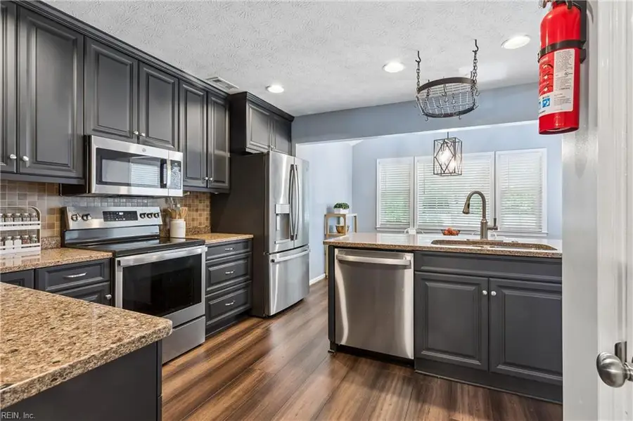 962 Heathland Dr, Newport News, VA 23602 - #2