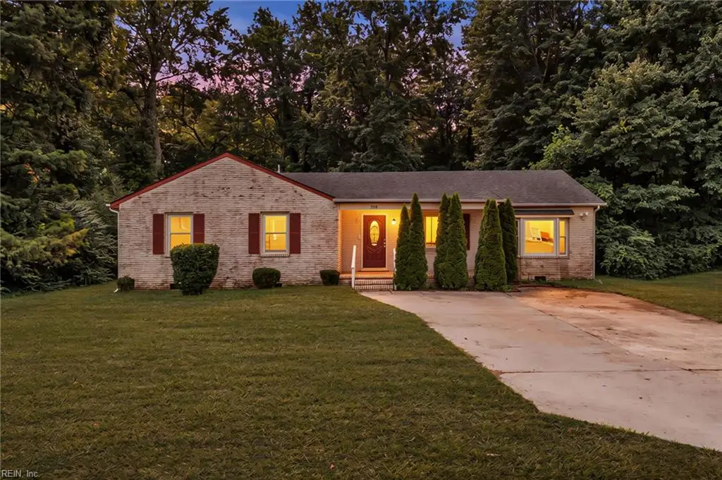 208 Locust Street, Suffolk, VA 23434 - #1