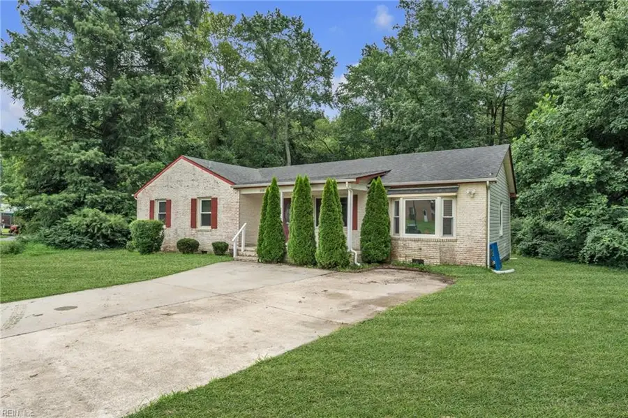 208 Locust Street, Suffolk, VA 23434 - #3