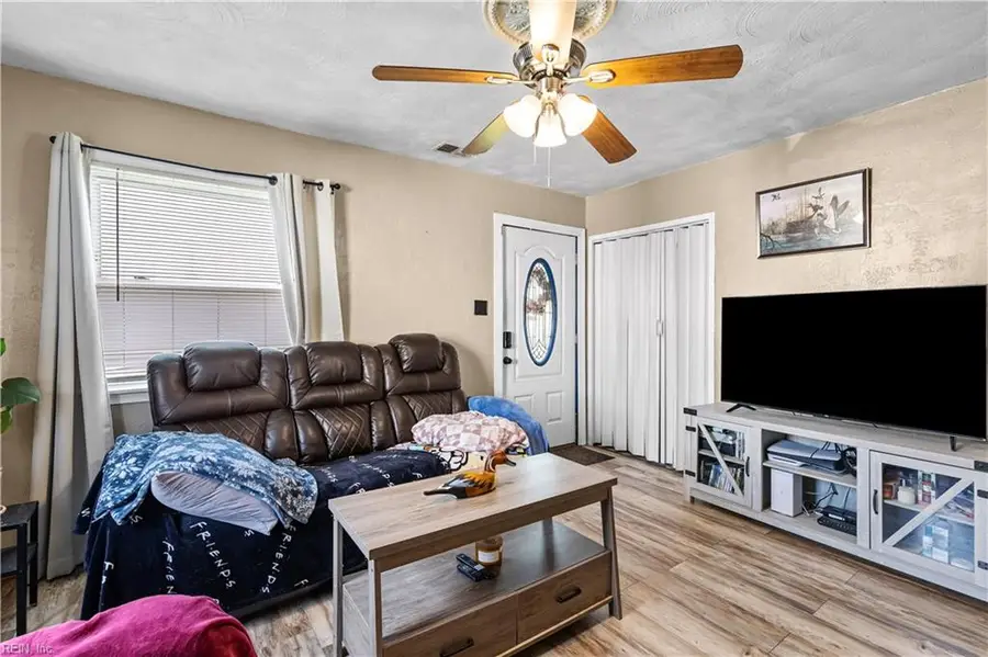 215 Castlewood Road, Portsmouth, VA 23702 - #3
