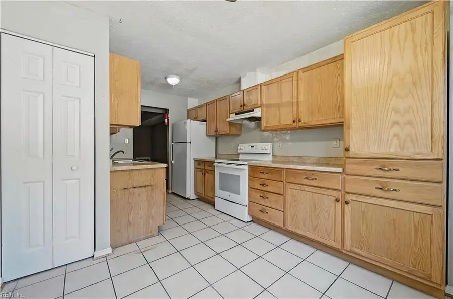 51 Otsego Drive, Newport News, VA 23602 - #3