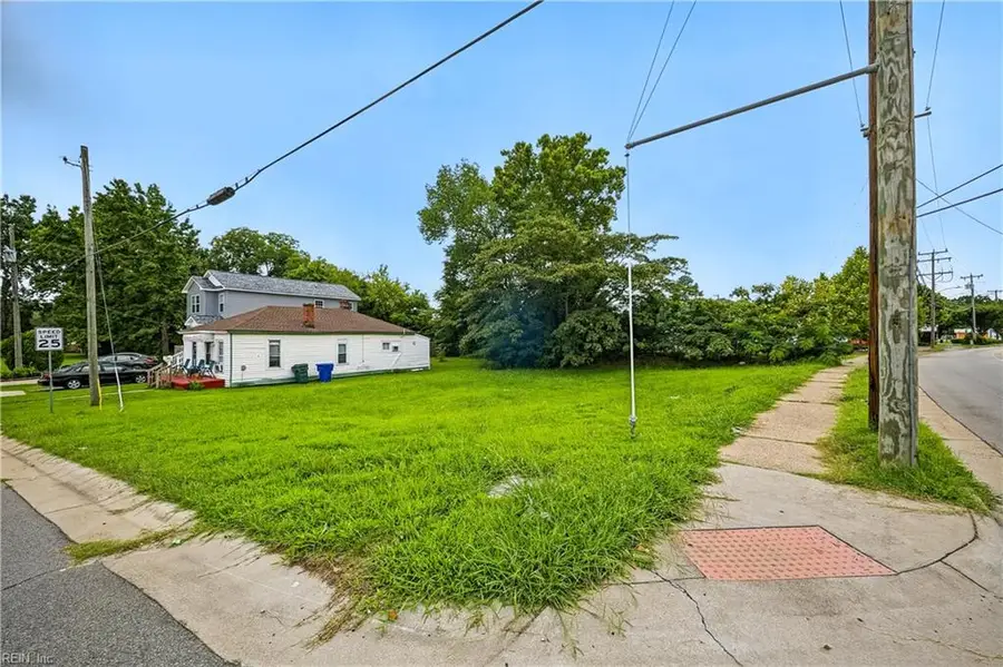 833 E Washington Street, Suffolk, VA 23434 - #2