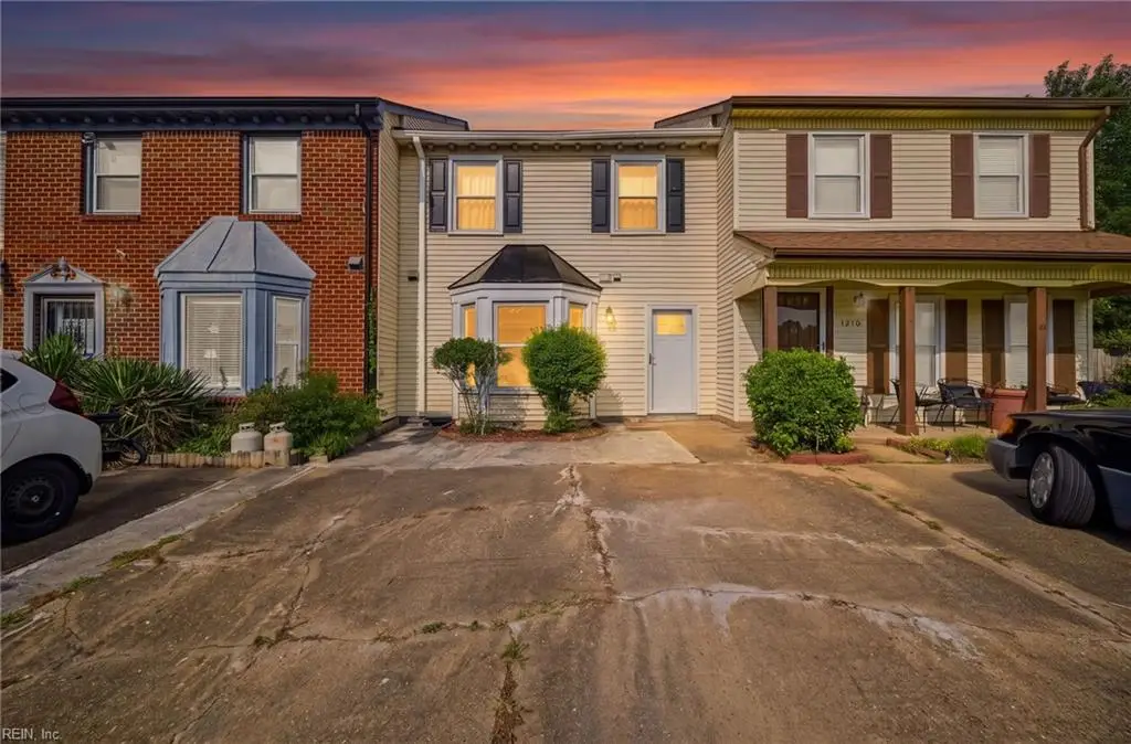 1212 Hillock Crossing, Virginia Beach, VA 23455 - #1