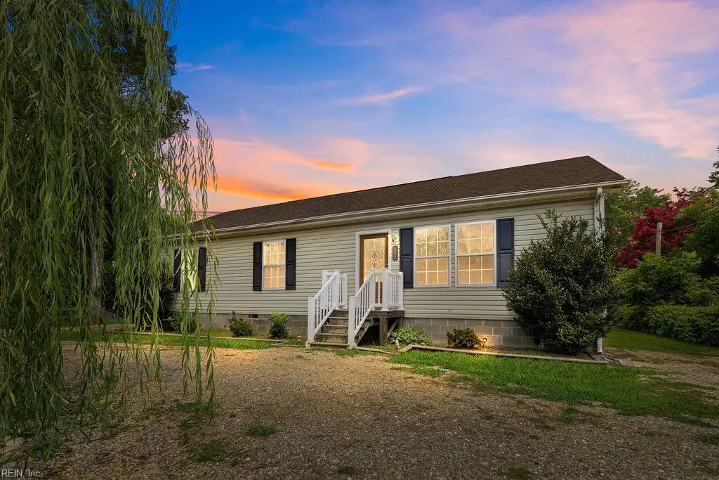402 E Main Street, Wakefield, VA 23888 - #1