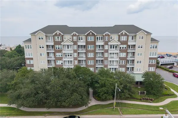 3800 Dupont Cir Circle #206, Virginia Beach, VA 23455