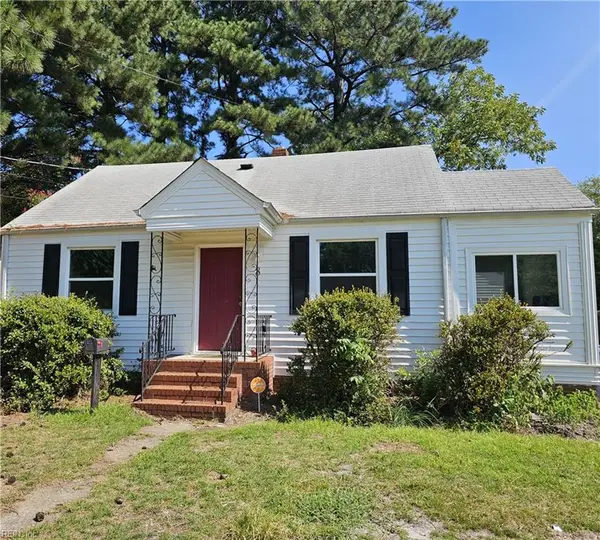 8 Fairview Circle S, Portsmouth, VA 23702