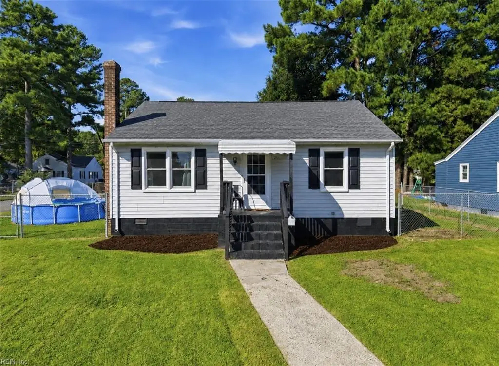 711 Chestnut Street, Franklin, VA 23851 - #1