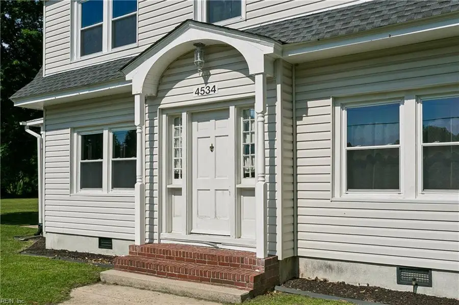 4534 George Wash Memorial Highway, Hayes, VA 23072 - #2