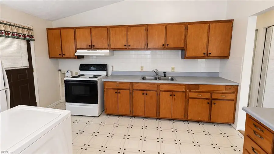 300 Pepper Mill Court, Norfolk, VA 23502 - #2