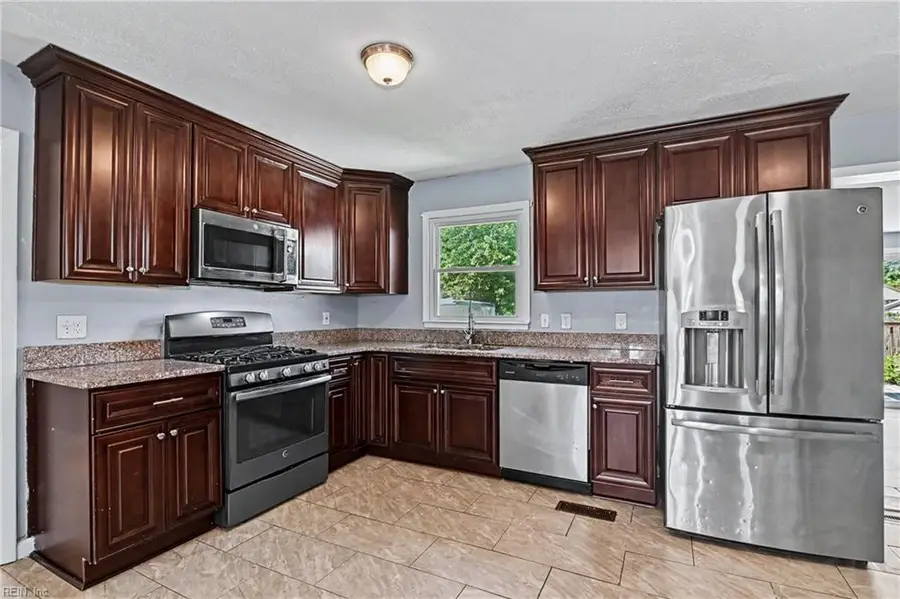 1102 Carrington Crescent S, Portsmouth, VA 23701 - #2