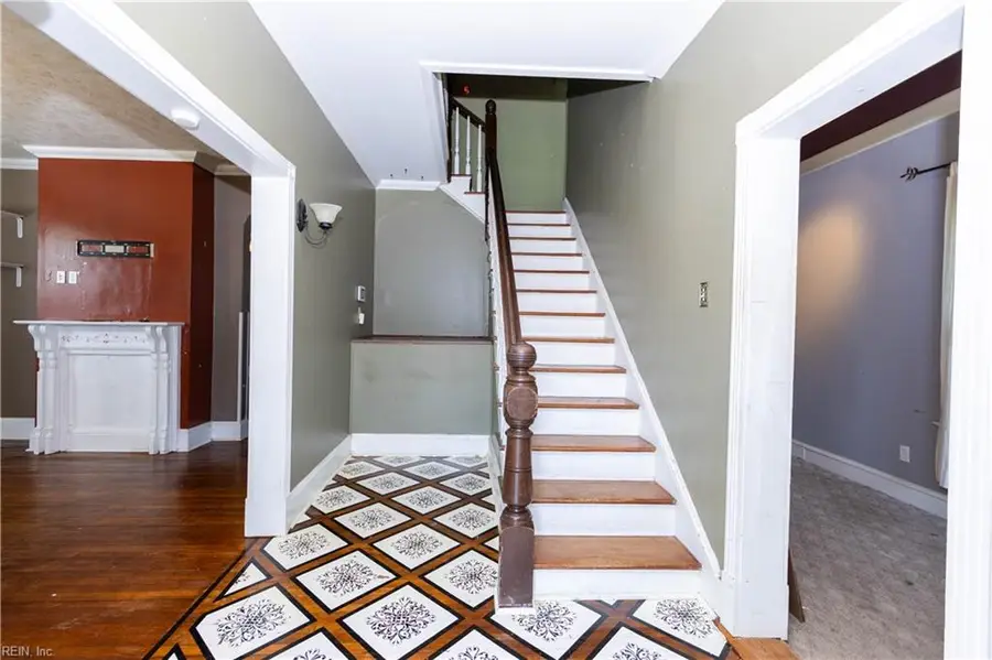 901 E Pembroke Avenue, Hampton, VA 23669 - #3