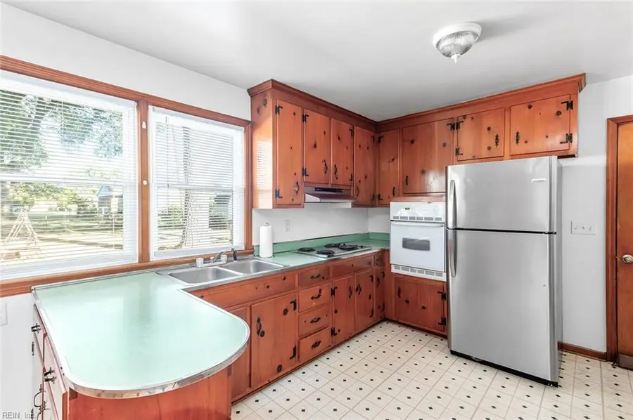 208 Jordan Drive, Smithfield, VA 23430 - #3