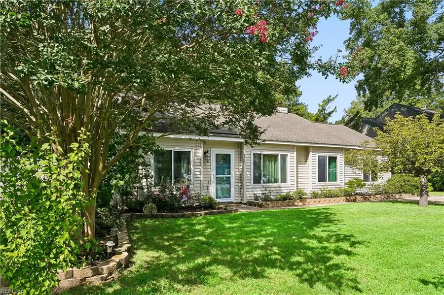 135 Springdale Way, Hampton, VA 23666 - #2