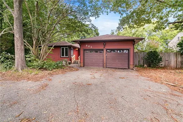 223 Yorktown Road, Yorktown, VA 23693